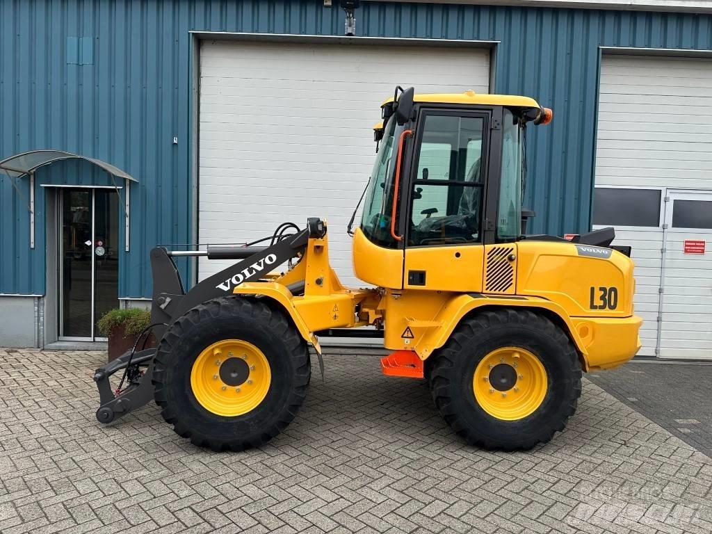 Volvo L30HS Kolesni nakladalci