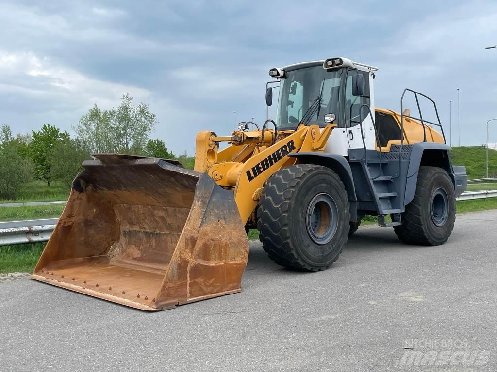Liebherr L580 Kolesni nakladalci