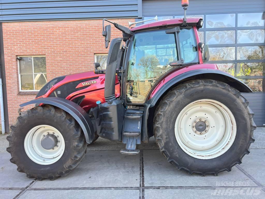 Valtra T 174 Versu Traktorji