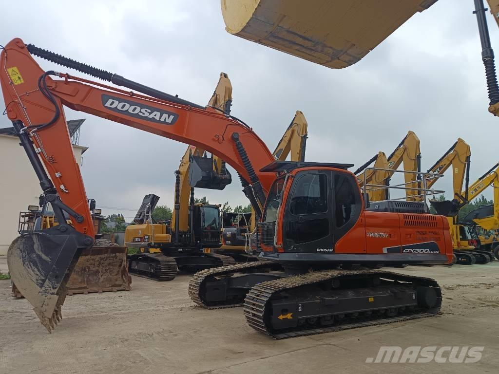 Doosan DX 300 LC Bagri goseničarji