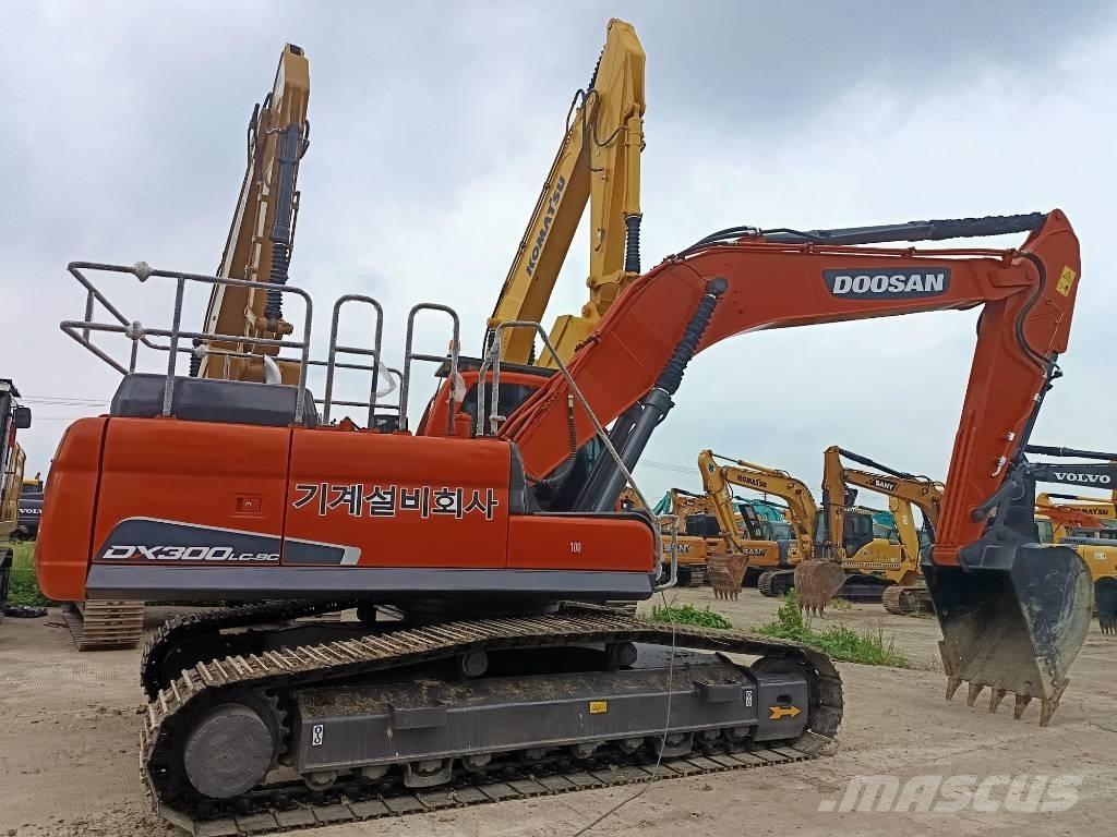 Doosan DX 300 LC Bagri goseničarji