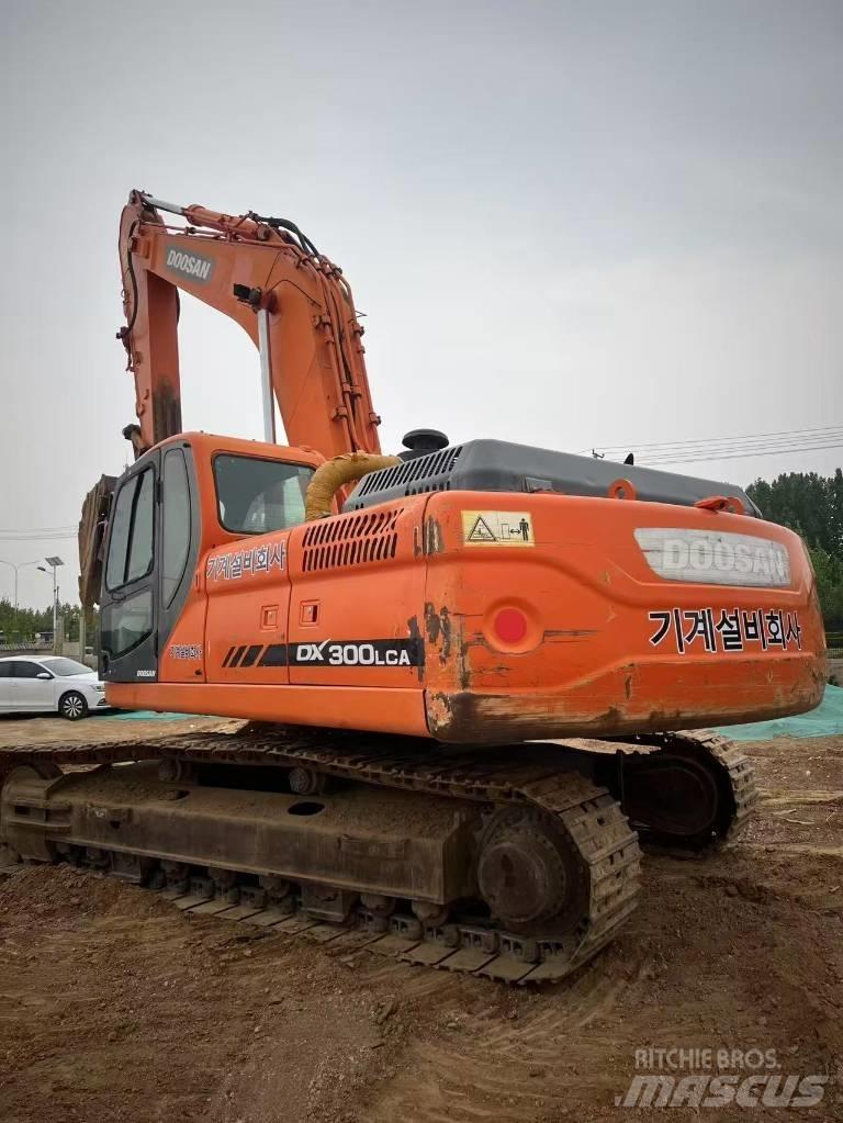 Doosan DX300LCA Bagri goseničarji
