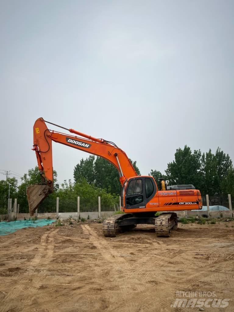 Doosan DX300LCA Bagri goseničarji