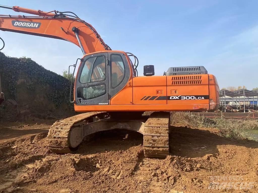 Doosan DX 300 LC Bagri goseničarji