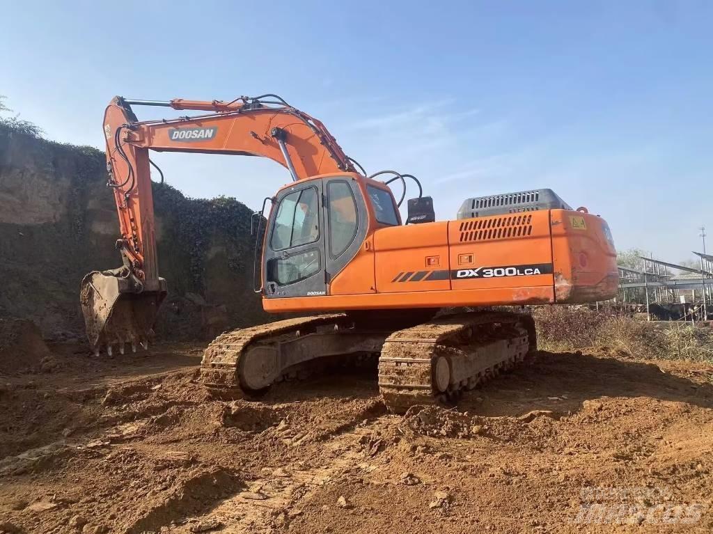 Doosan DX 300 LC Bagri goseničarji