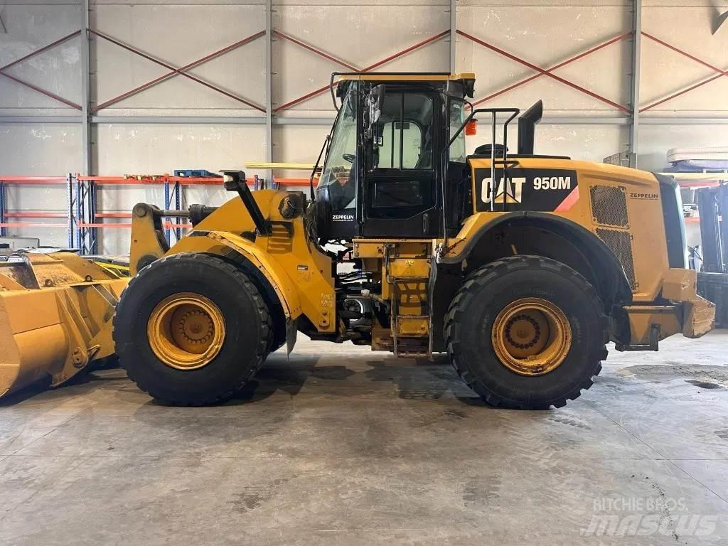 CAT 950M Kolesni nakladalci