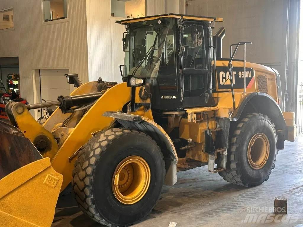 CAT 950M Kolesni nakladalci