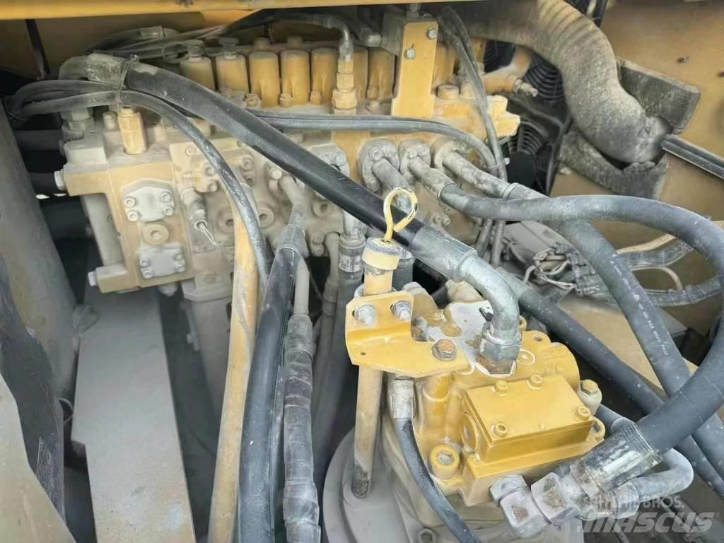 CAT 330 Bagri goseničarji
