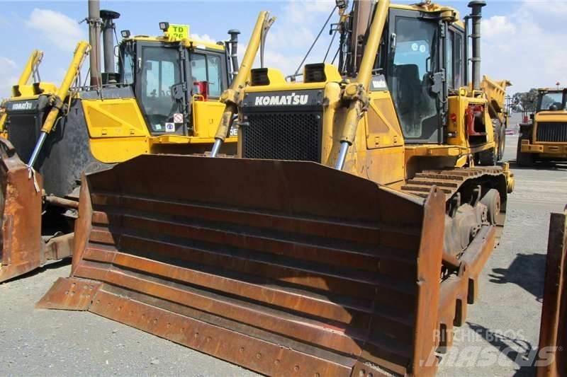 Komatsu D65 EX-16 Buldožerji goseničarji