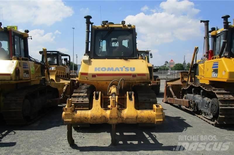 Komatsu D65 EX-16 Buldožerji goseničarji