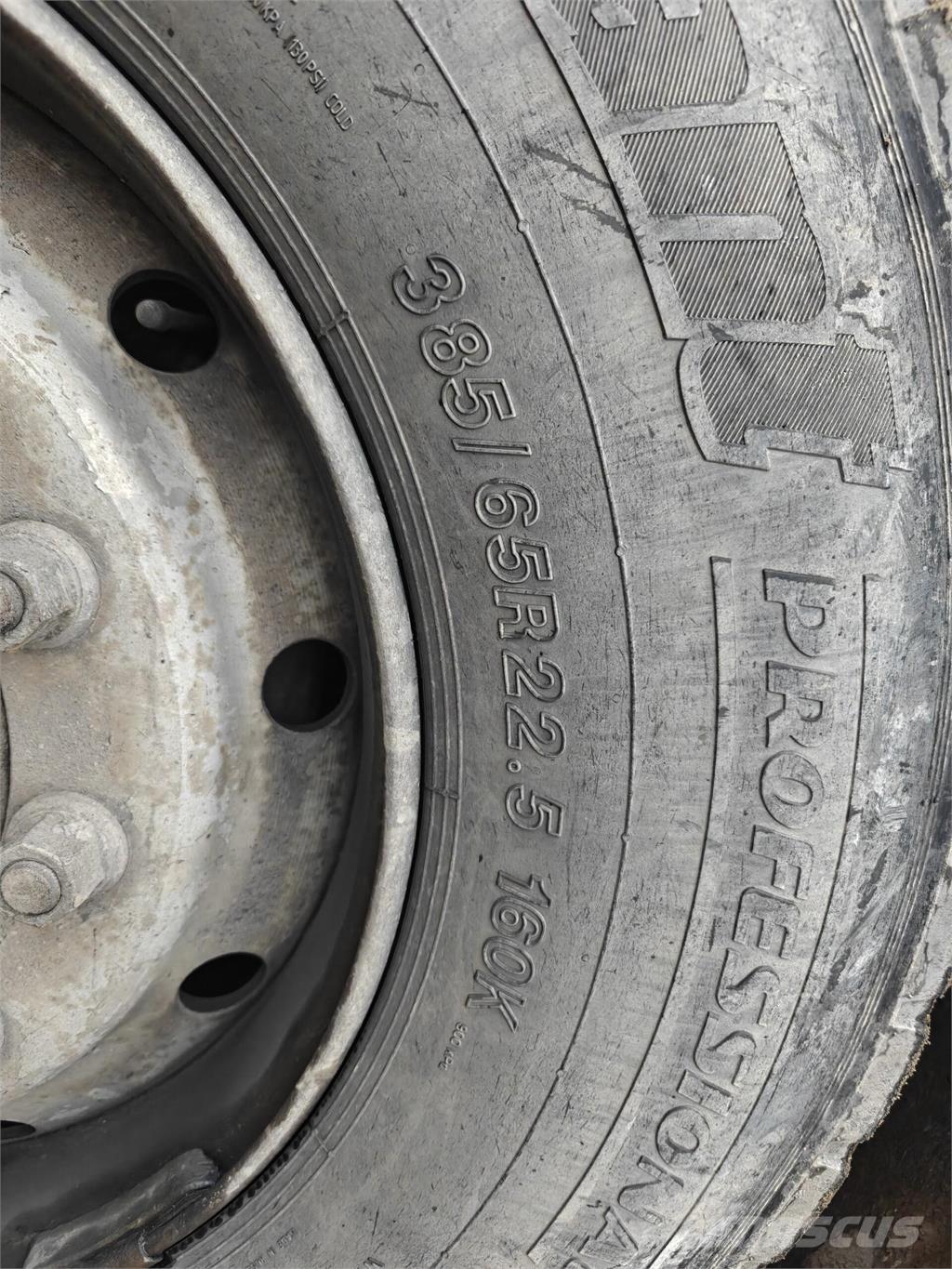 Sisu E11M Kiper tovornjaki