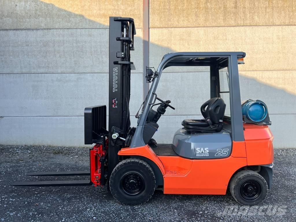 Toyota 42-7 FGF 25 Plinski viličarji
