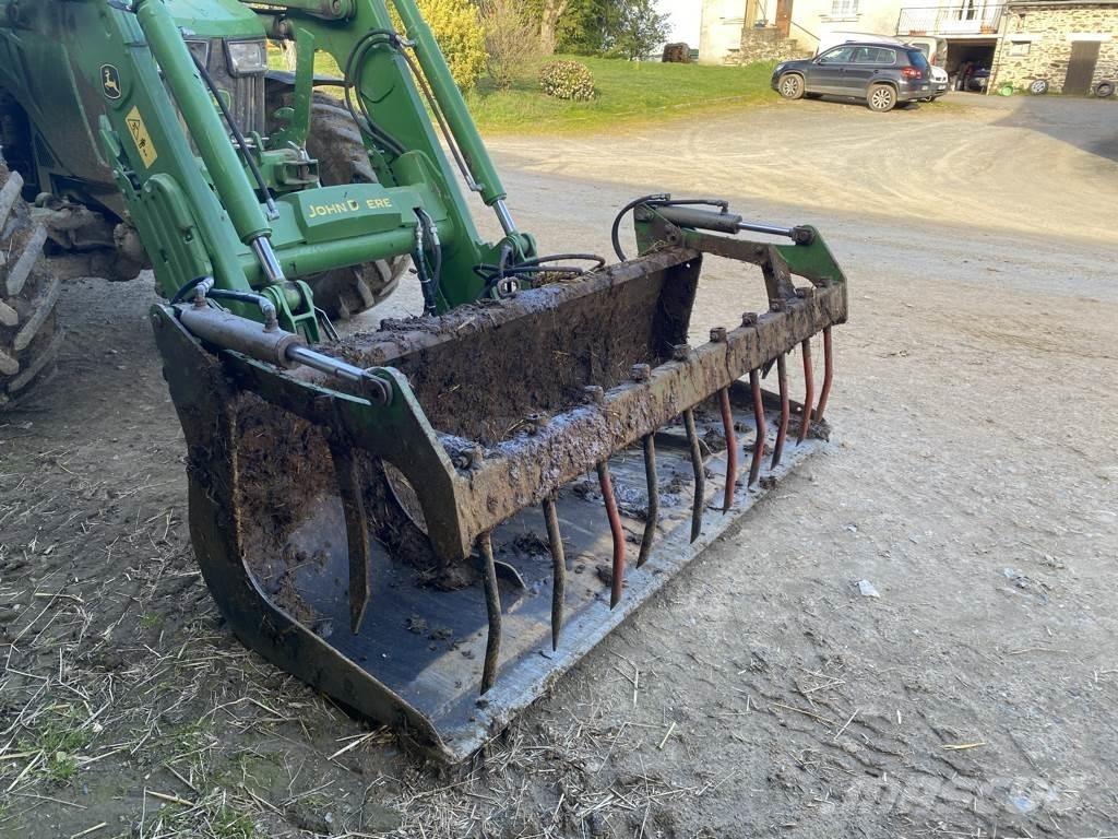 John Deere 5100 R Traktorji
