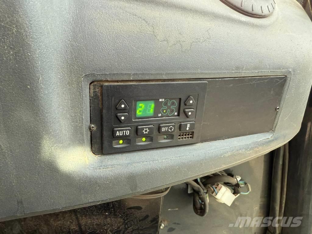 Komatsu WA100 M-7 Kolesni nakladalci