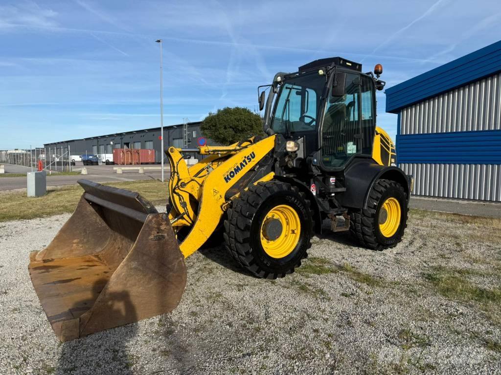 Komatsu WA100 M-7 Kolesni nakladalci