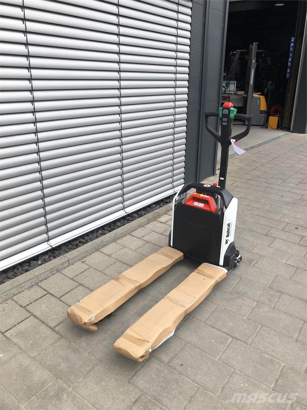 Bobcat LPM15N Ročni električni viličar