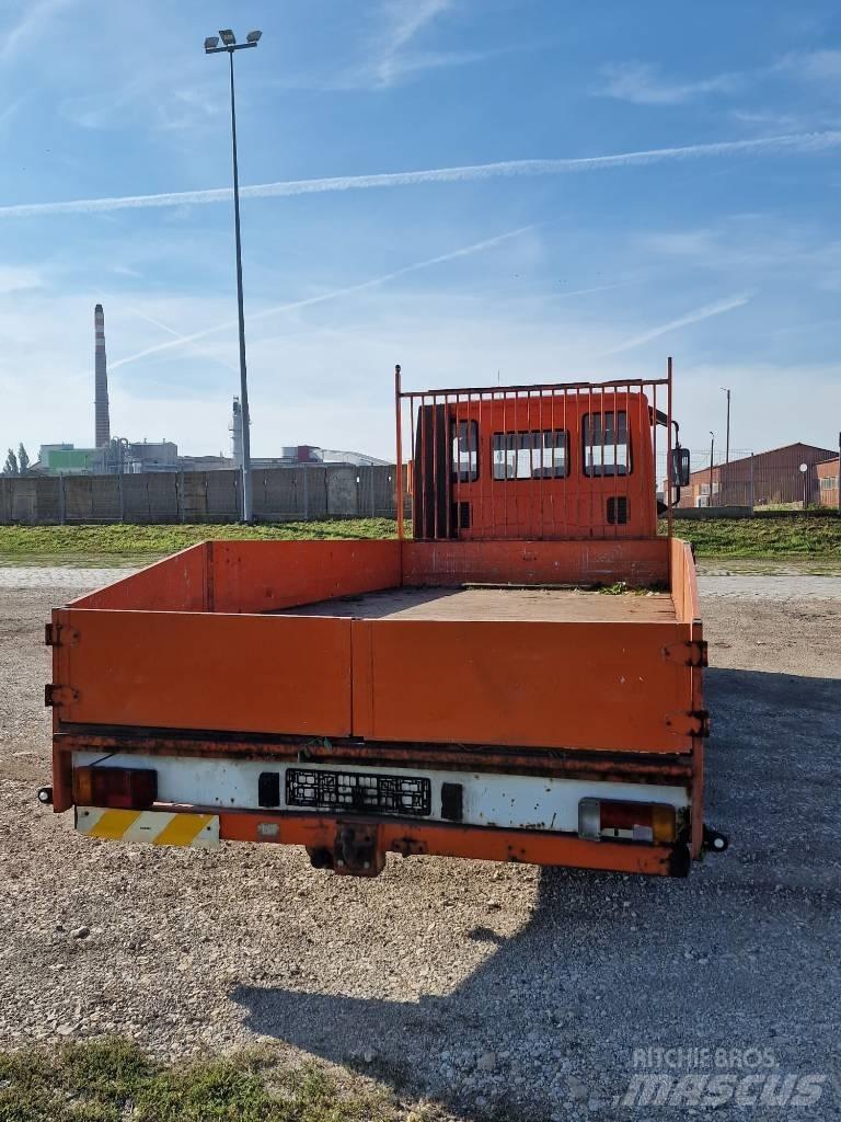 Iveco Eurocargo Tovornjaki s kesonom/platojem