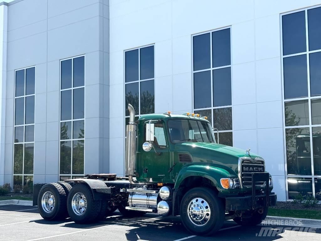 Mack Granite CV713 Vlačilci