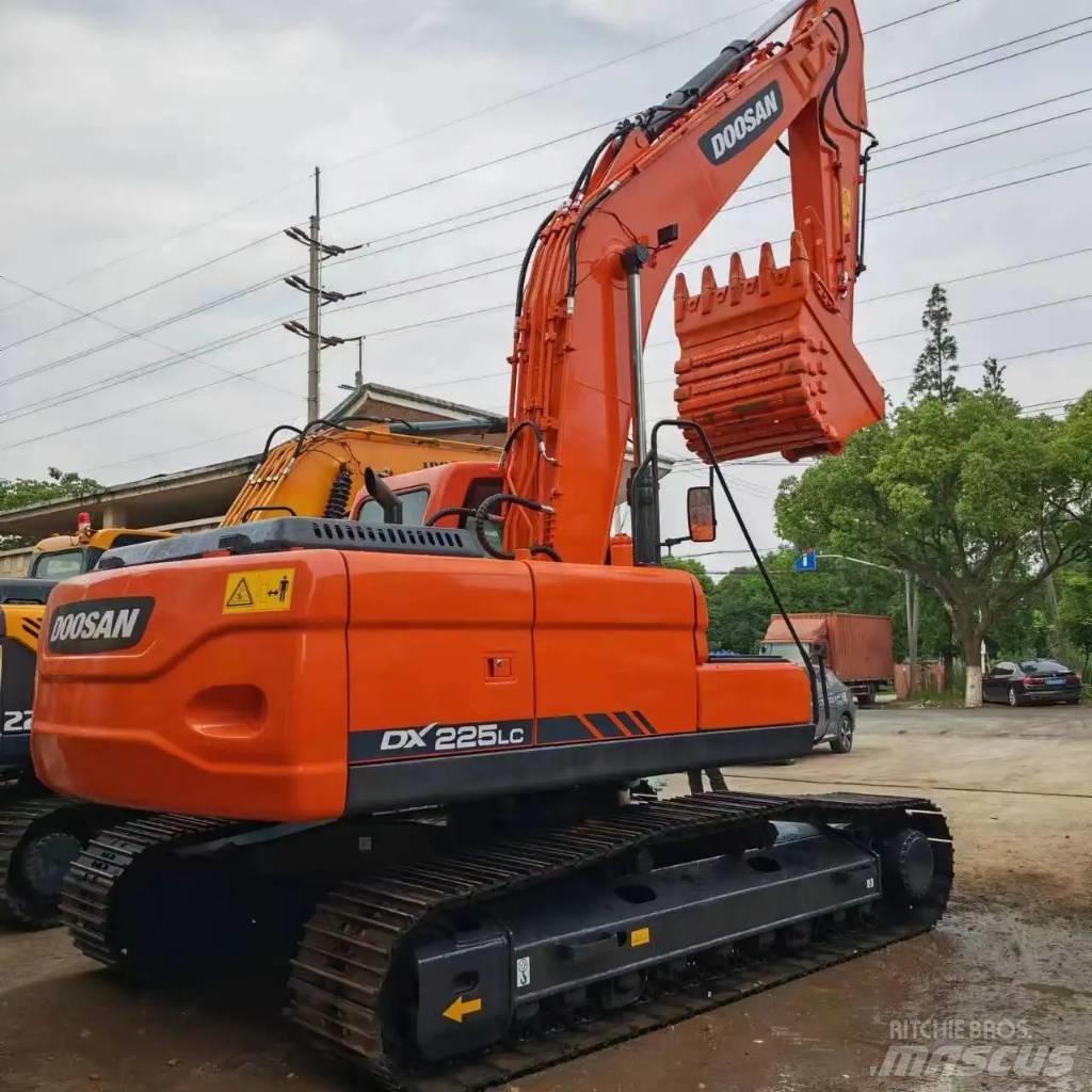 Doosan DX225LC-9C Bagri goseničarji