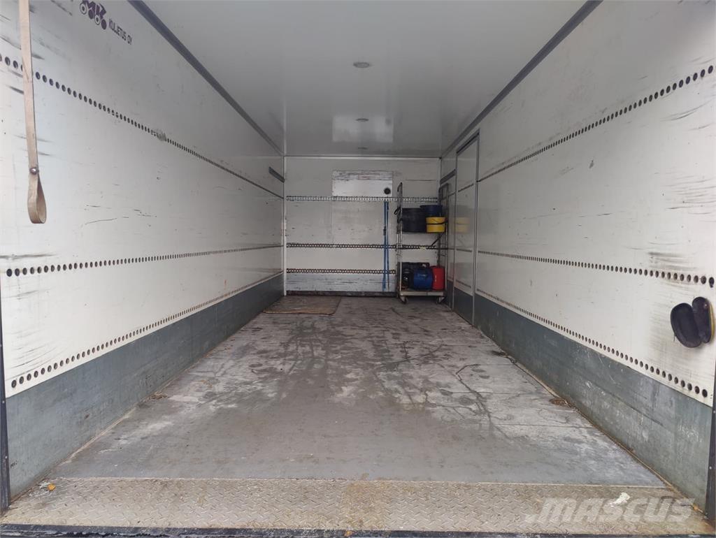 Volvo FL 250 Tovornjaki zabojniki