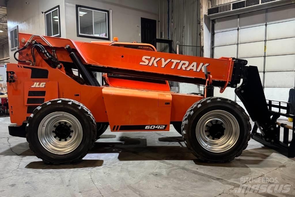 SkyTrak 6042 Teleskopski viličarji