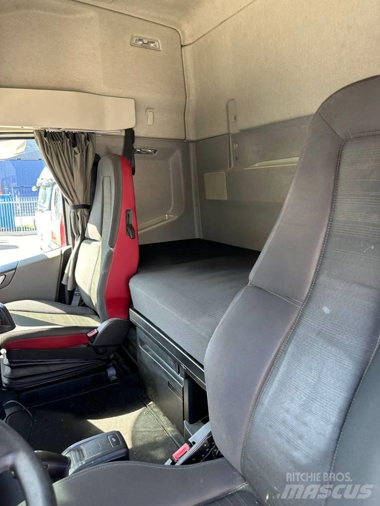 Volvo FH Razstavljivi tovornjaki z žičnimi dvigali