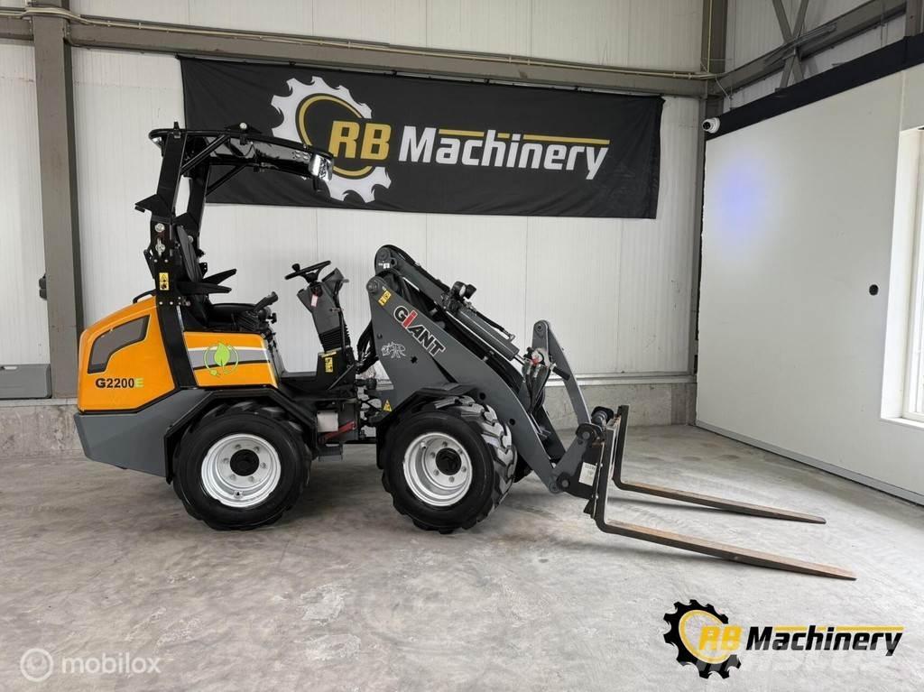 GiANT G2200E Kolesni nakladalci