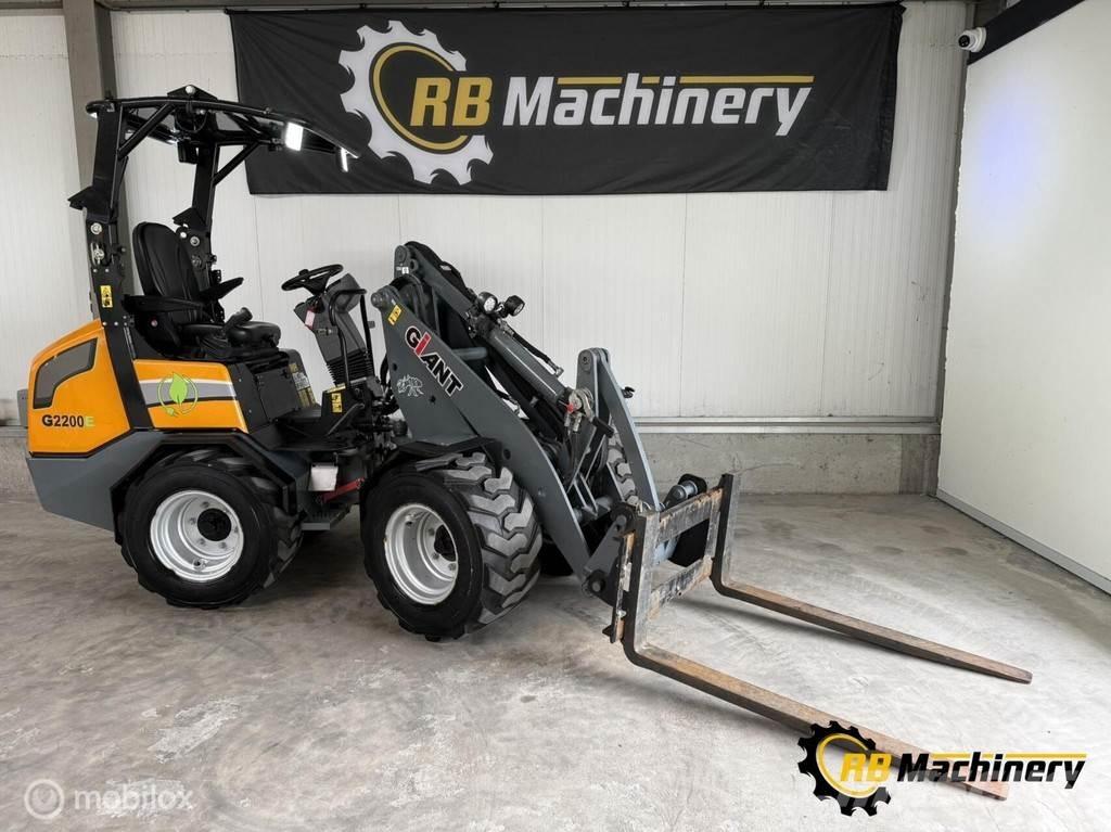 GiANT G2200E Kolesni nakladalci