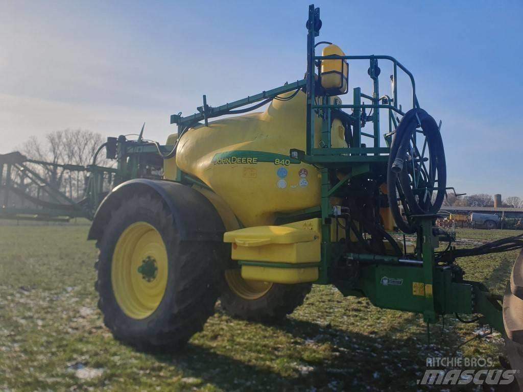 John Deere 840 Vlečne škropilnice