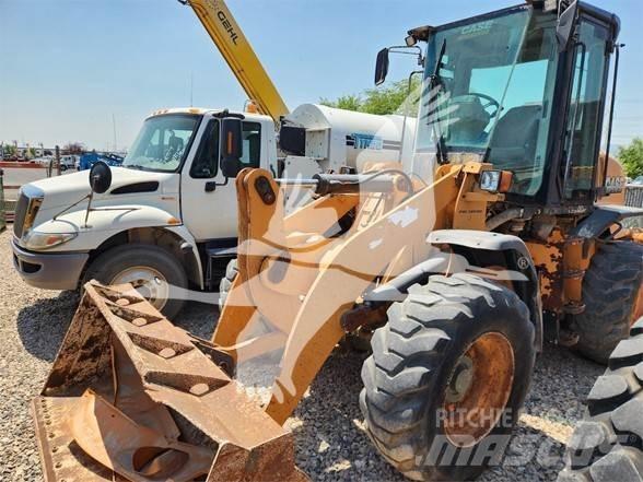 CASE 521F Kolesni nakladalci