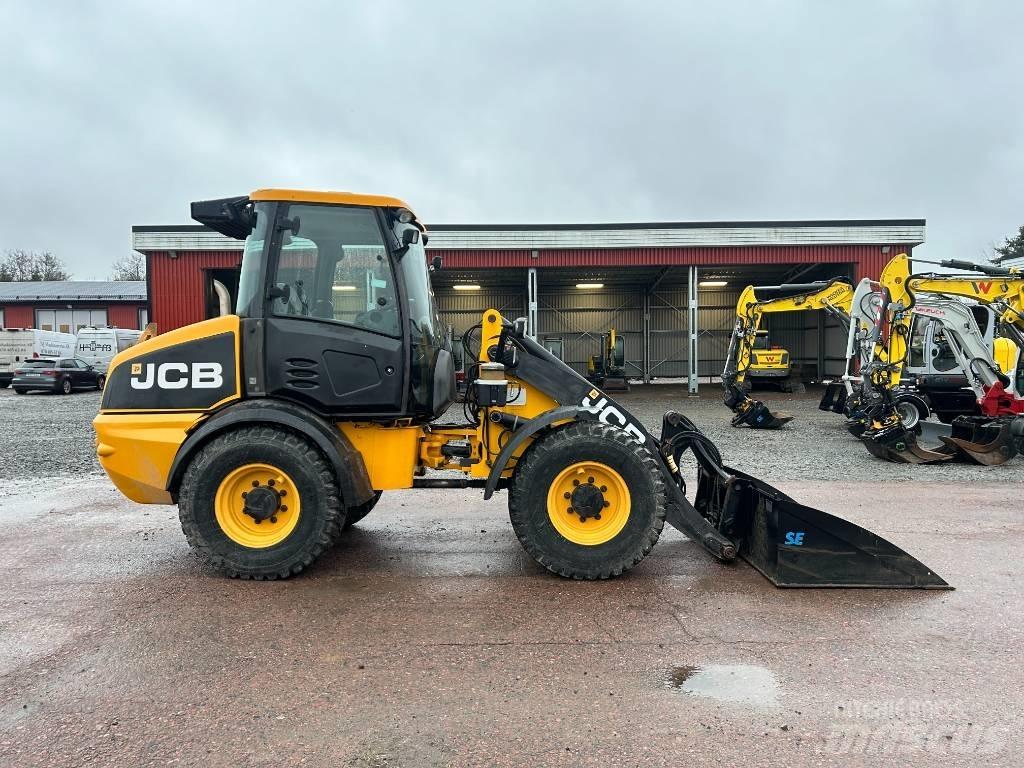 JCB 409 Kolesni nakladalci