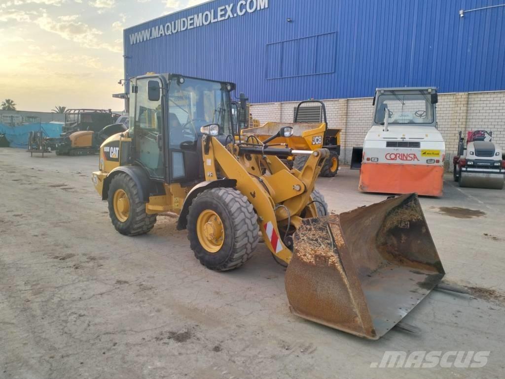 CAT 906M Kolesni nakladalci