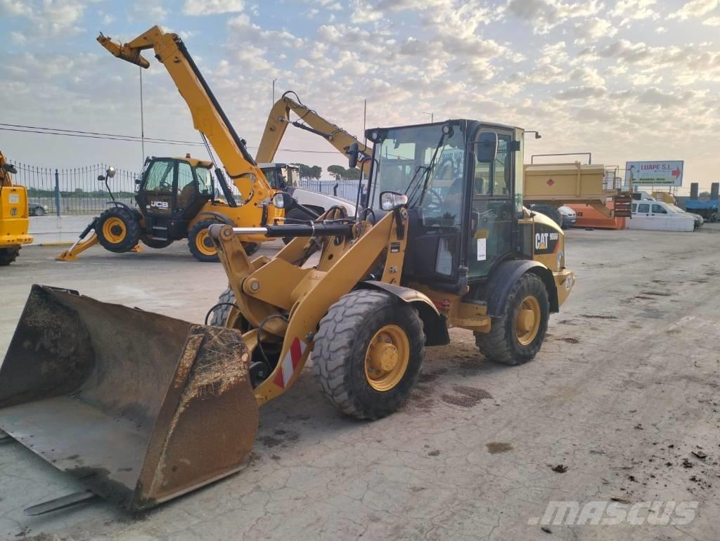 CAT 906M Kolesni nakladalci