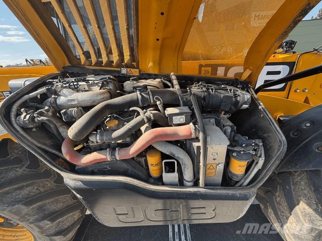 JCB 542-70 Kmetijski teleskopski nakladalci