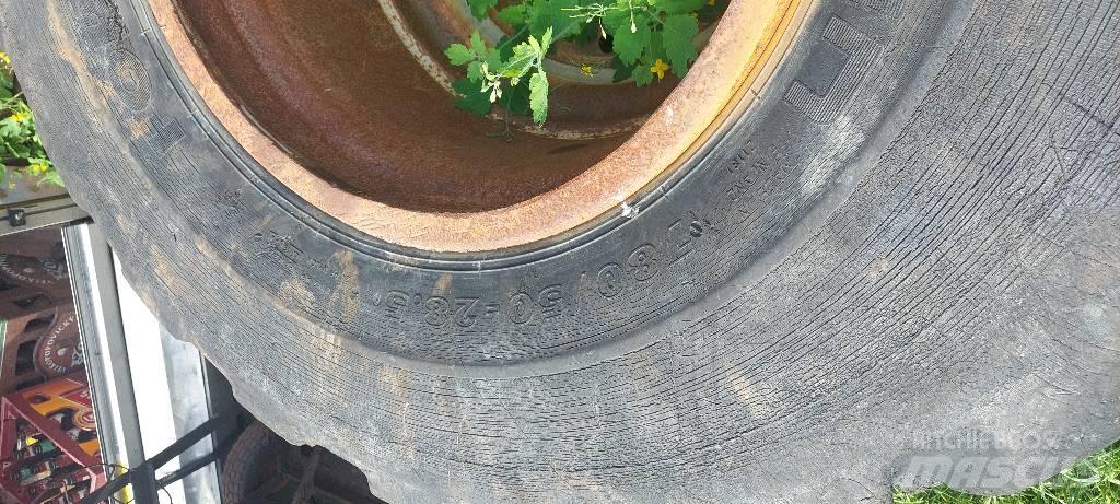 Komatsu 895 Gume, kolesa in platišča