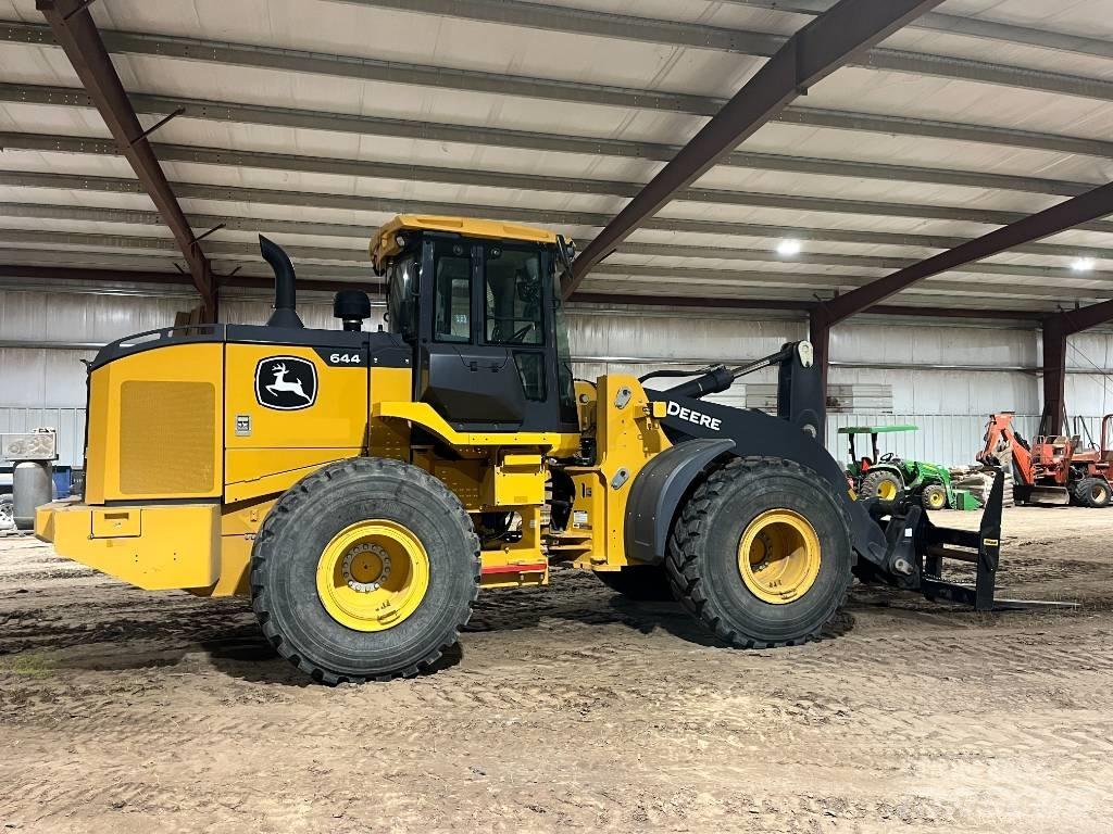 John Deere 644P Kolesni nakladalci