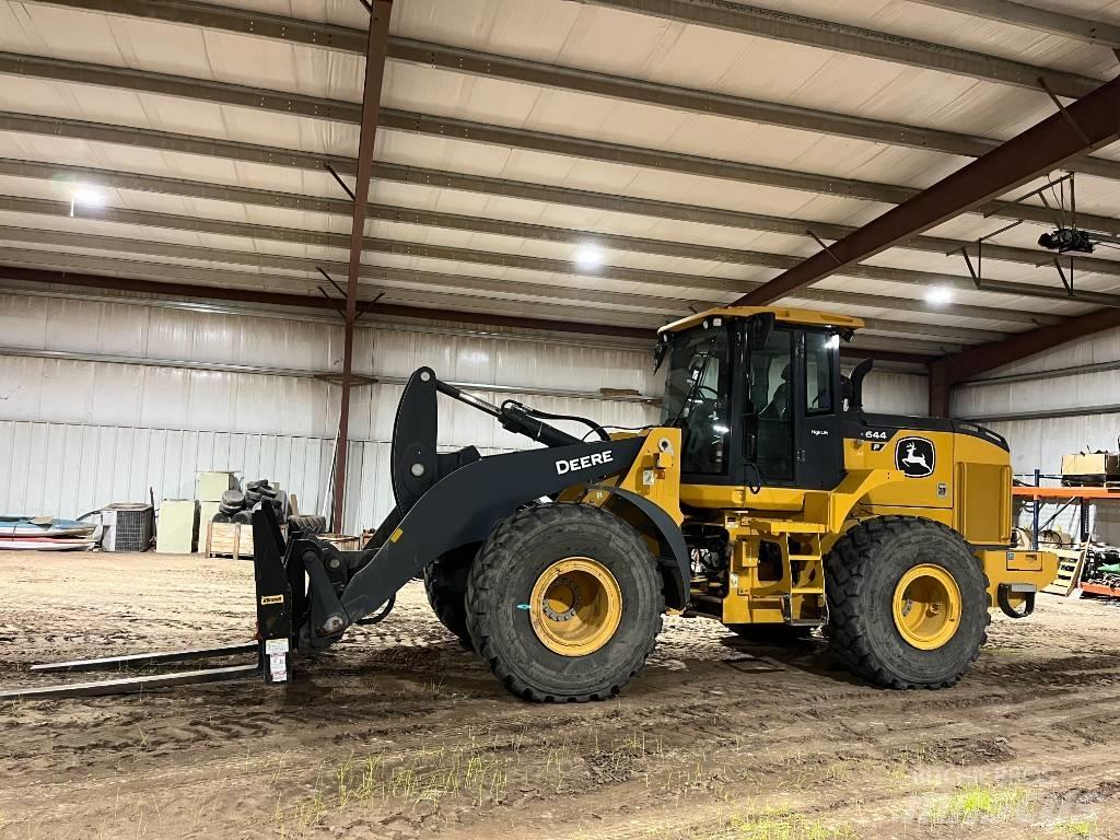 John Deere 644P Kolesni nakladalci