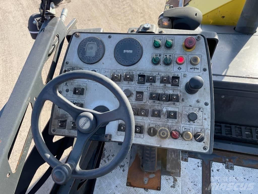 Bomag BF 300 P Asfaltni finišerji