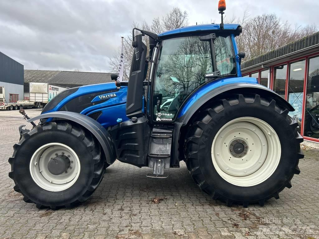 Valtra T 214 Versu Traktorji