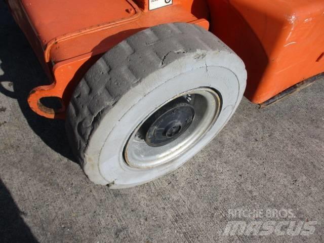 JLG E400AJP (817) Zglobne samohodne dvižne ploščadi