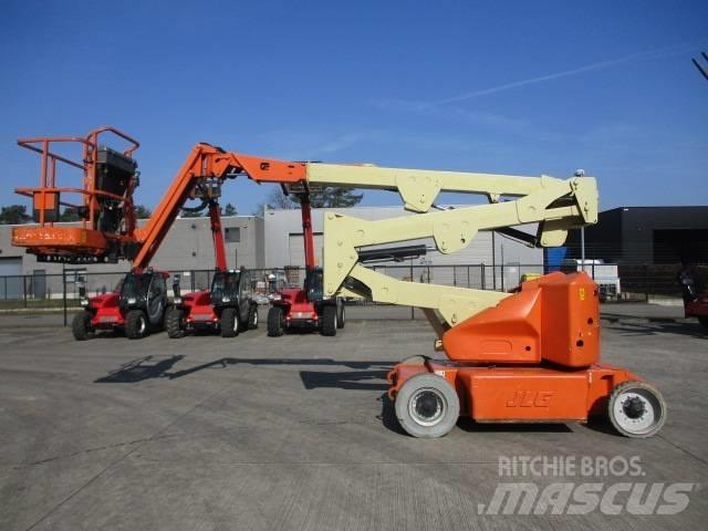 JLG E400AJP (817) Zglobne samohodne dvižne ploščadi