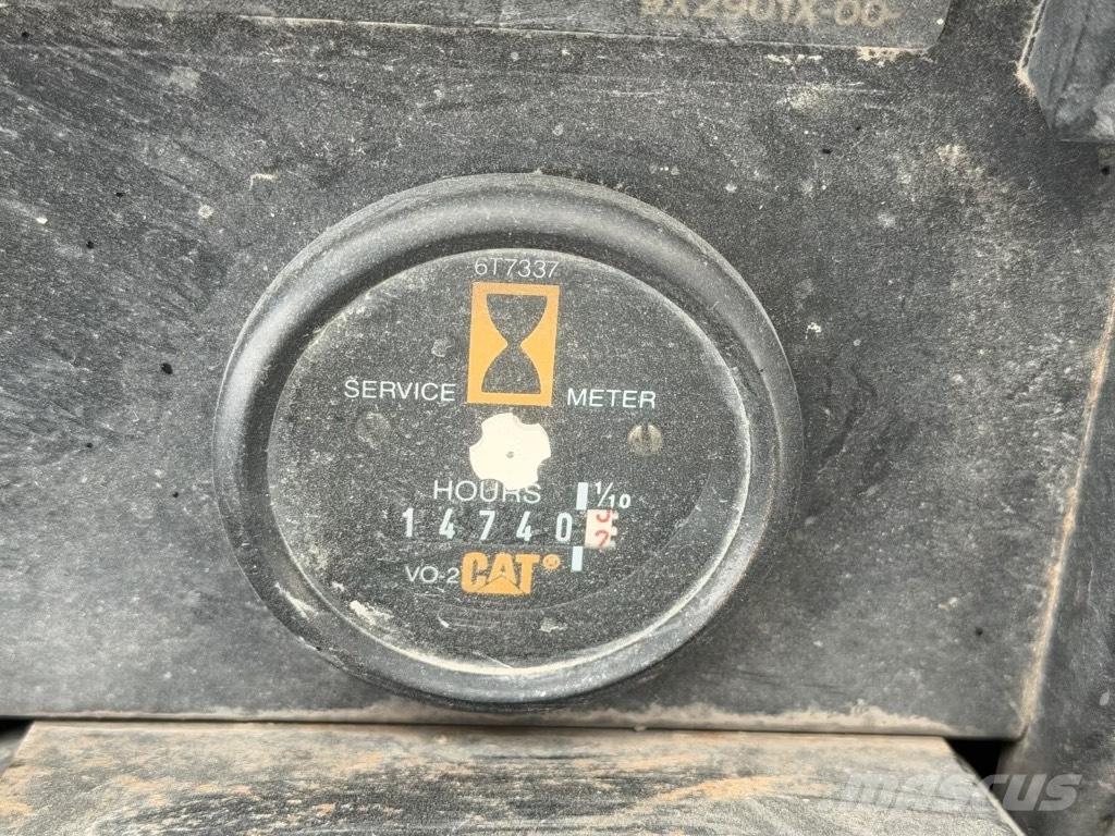 CAT IT 12 B Kolesni nakladalci