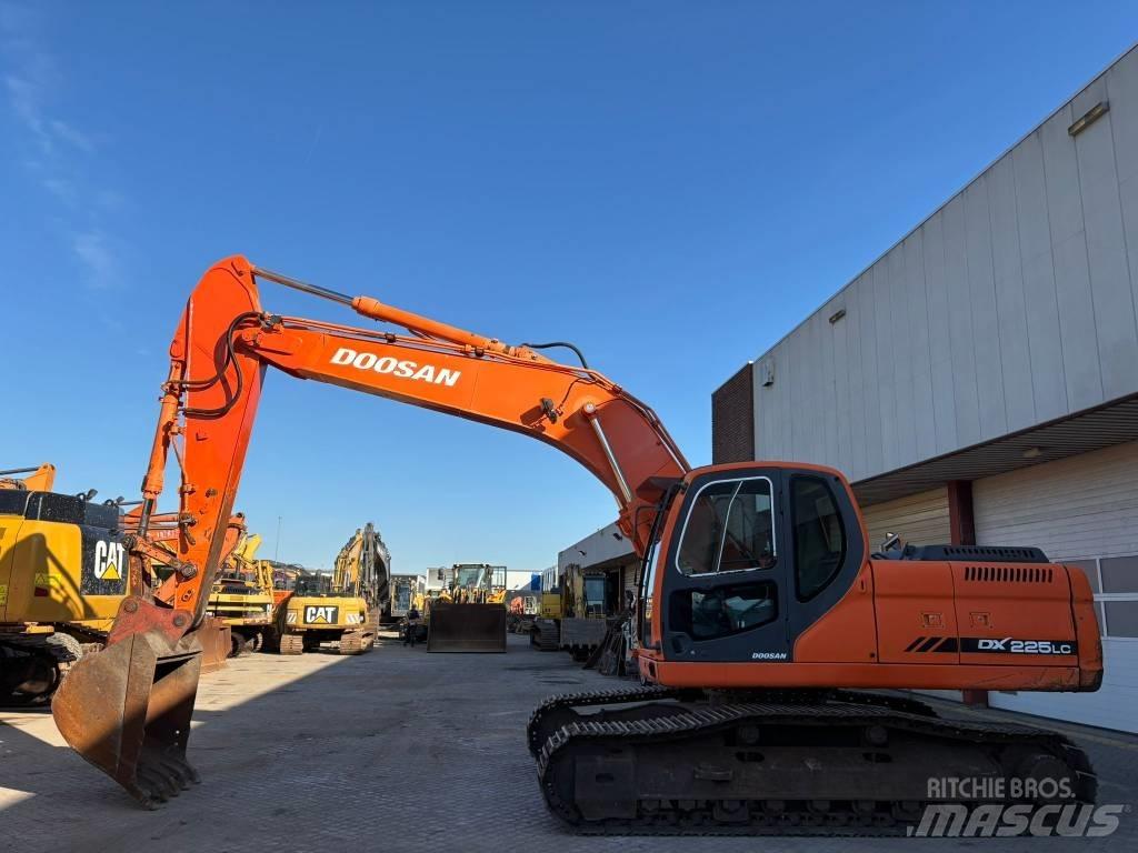 Doosan DX255LC Bagri goseničarji