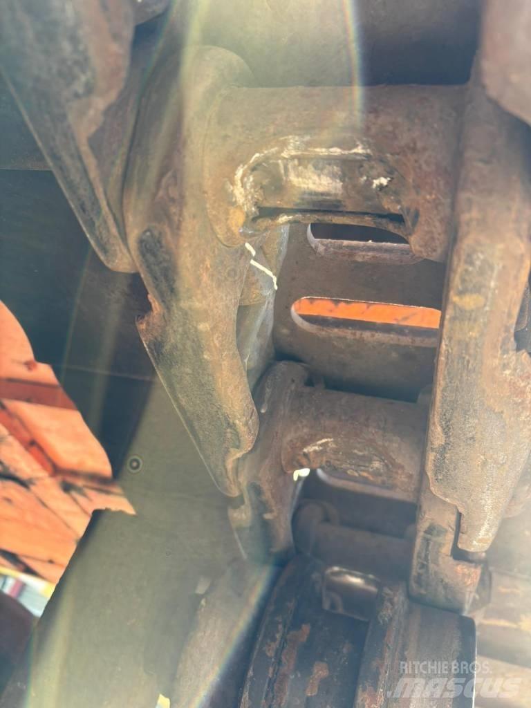 Doosan DX255LC Bagri goseničarji