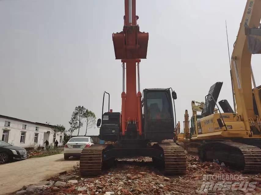 Hitachi ZX 210 Bagri goseničarji