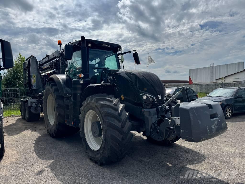 Valtra S 374 Traktorji