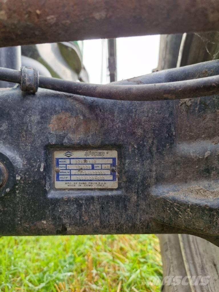 Valtra T 182 Versu Traktorji