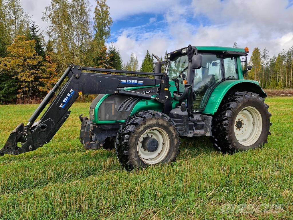 Valtra T 182 Versu Traktorji
