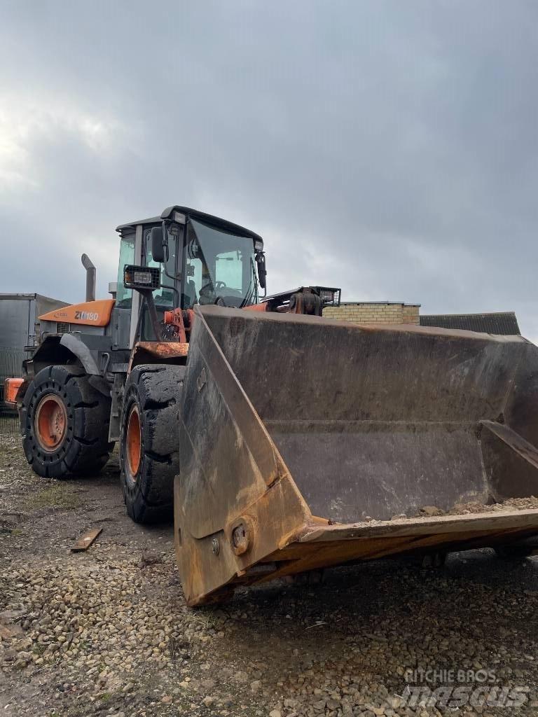 Hitachi ZW 180-5 Kolesni nakladalci
