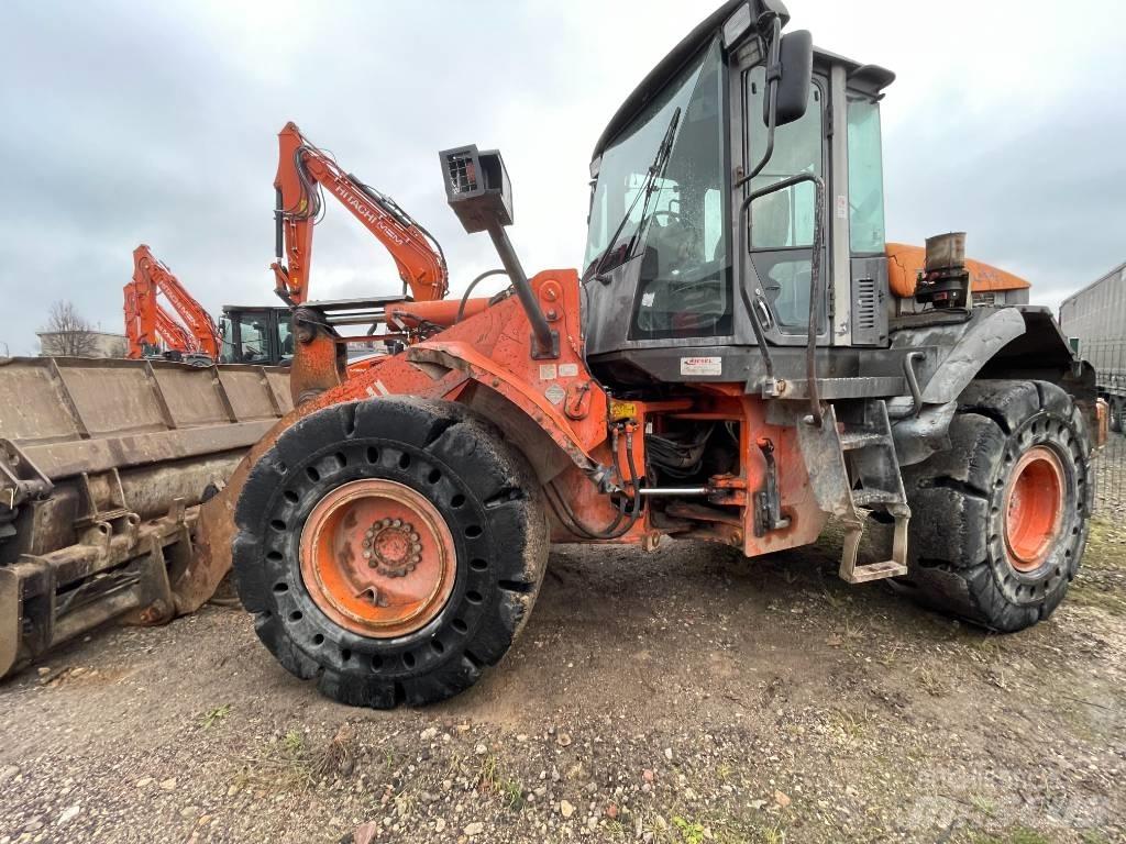 Hitachi ZW 180-5 Kolesni nakladalci